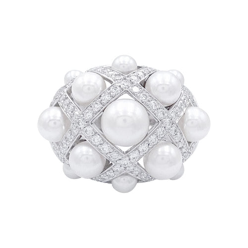 Bague 56 Bague Chanel, Baroque, or blanc, diamants, perles de culture. 58 Facettes 32342