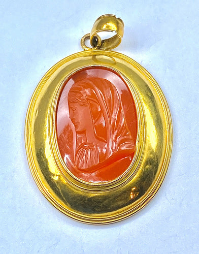 Pendentif Pendentif Or jaune Camée en cornaline 58 Facettes AB284