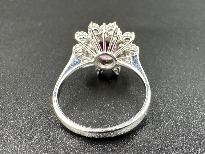 Bague 54 BUCHERER. Bague vintage or blanc, rubis et diamants 58 Facettes