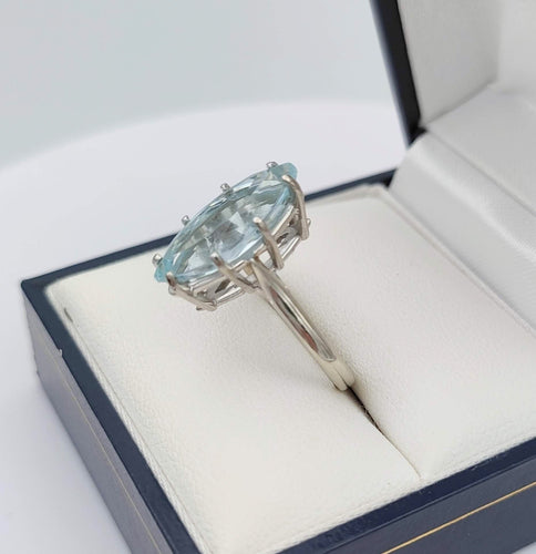 Bague 50 Bague or 18K avec aigue marine taille marquise 58 Facettes