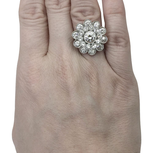 Bague 53 Bague marguerite en or blanc, diamants. 58 Facettes 26243
