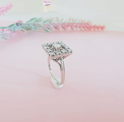 Bague Bague Vintage carrée Diamants 58 Facettes AA 1608