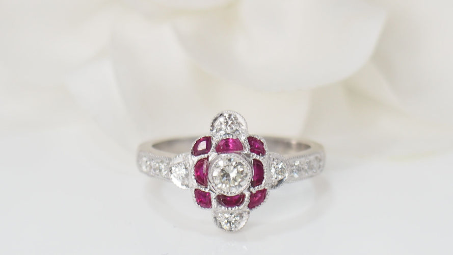 Bague 54 Bague en or blanc, rubis et diamants 58 Facettes 31939