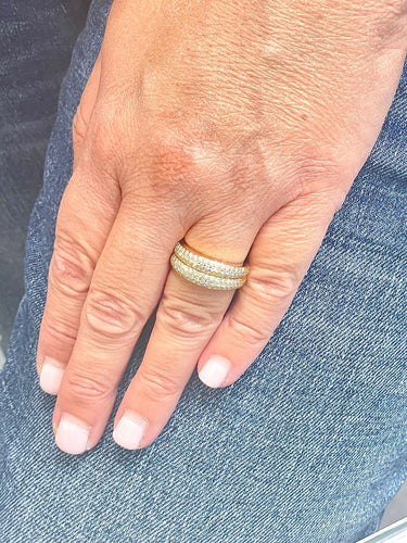 Bague Bague en or jaune 18 carats et diamants signée Fred 58 Facettes