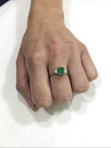 Bague 53 Bague Or Blanc Diamants Et émeraude 58 Facettes