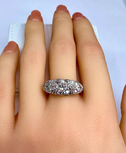 Bague 56 Bague en platine pavée de diamants. Epoque Art Deco. 58 Facettes AB265