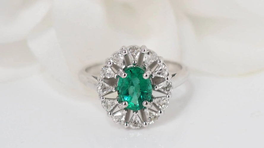 Bague 55 Bague émeraude ovale et diamants 58 Facettes 4937
