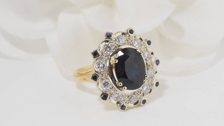 Bague 49 Bague entourage en or jaune, saphir ovale et diamants 58 Facettes 31888