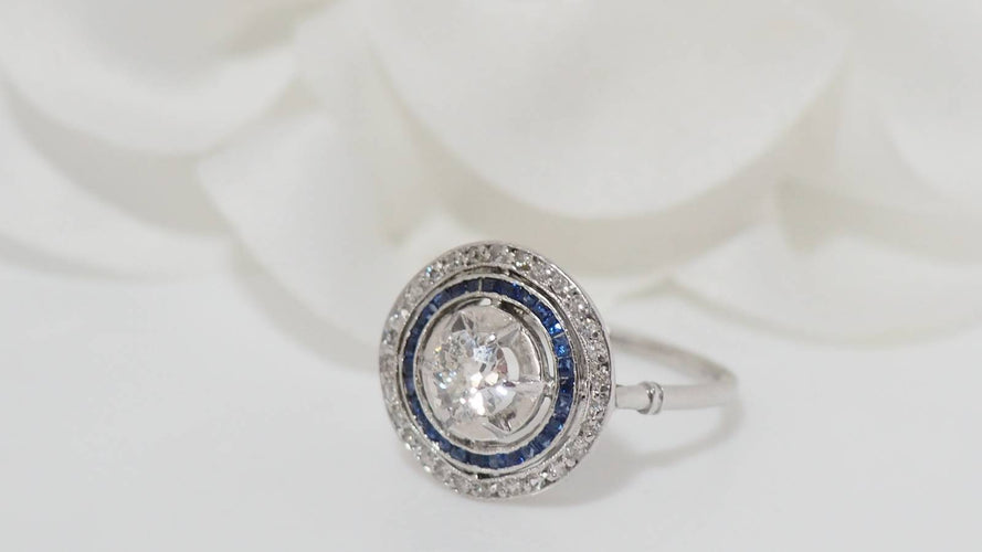 Bague Bague double entourage Art Déco platine, saphirs calibrés et diamants 58 Facettes