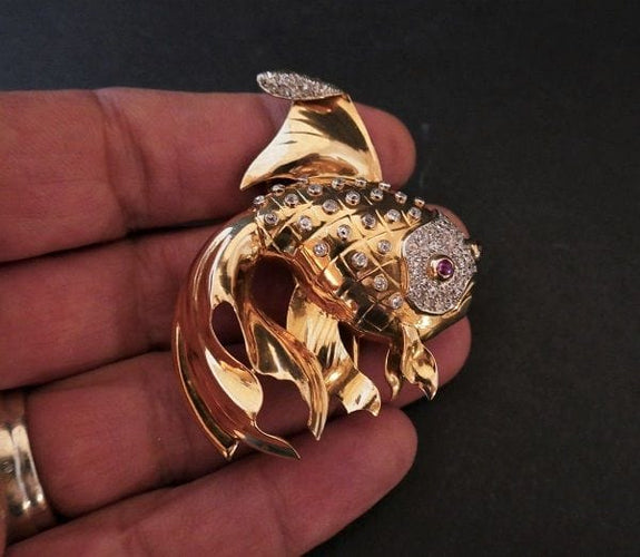 Broche Broche Poisson Rubis Et Diamants, Platine et Or Jaune 18 Carats 58 Facettes 1026794