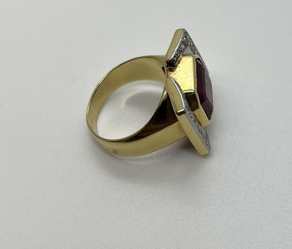 Bague Bague Tank or jaune, pierre rouge 58 Facettes 20400000495