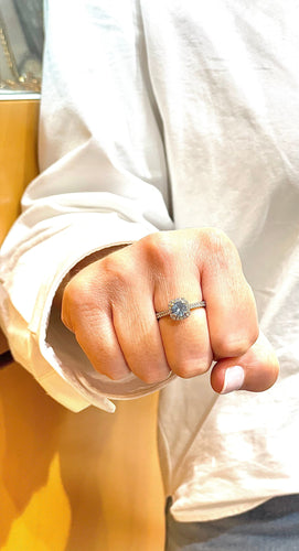 Bague Solitaire en or blanc 18 carats diamants et topaze bleue 58 Facettes