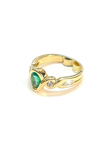 Bague Bague en or jaune 18 carats sertie d'une émeraude ovale et diamants 58 Facettes