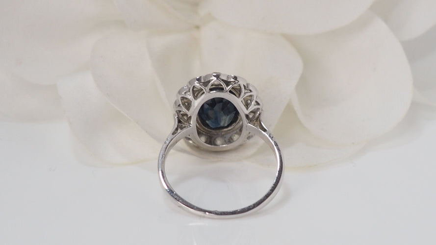 Bague 52 Bague pompadour en or blanc, saphir et diamants 58 Facettes 32110