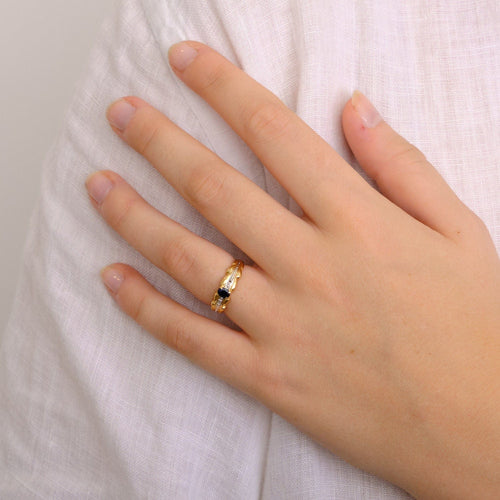 Bague 52 Bague Or jaune Saphir et éclats de diamants 58 Facettes