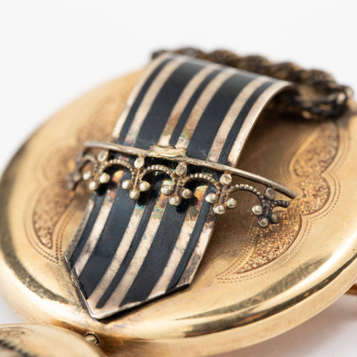 Broche Broche en or 14 carats et émail 58 Facettes