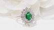Bague 54.5 Bague double entourage en or blanc, émeraude et diamants 58 Facettes F4950