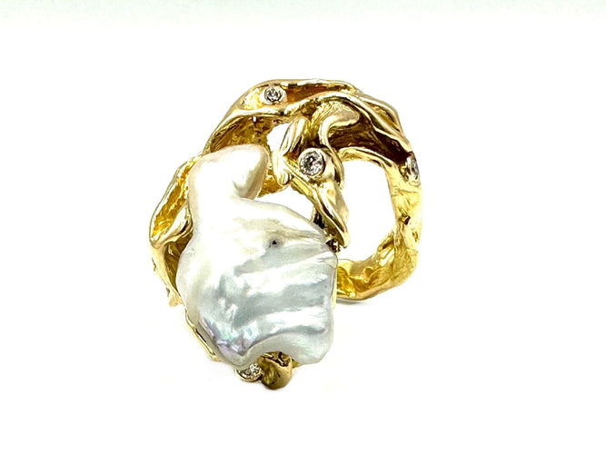 Bague GILBERT ALBERT. Bague or jaune, perle et diamants 58 Facettes