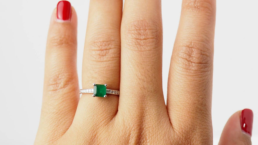 Bague Bague en or blanc, émeraude et diamants 58 Facettes 30944