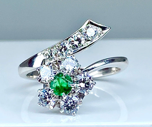 Bague 48 Bague en or blanc 18 carats en émeraude et diamants 58 Facettes AB294