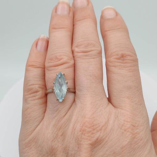 Bague 50 Bague or 18K avec aigue marine taille marquise 58 Facettes