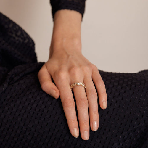 Bague 57 Alliance en or jaune, diamants, marquise 58 Facettes