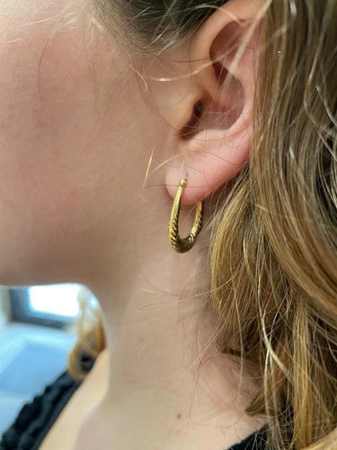 Boucles d'oreilles CRÉOLES MODERNES TORSADÉES 58 Facettes 050181