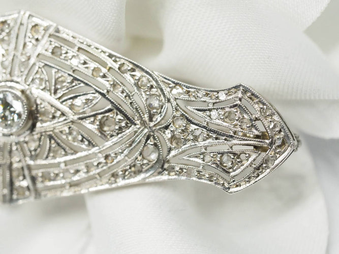 Broche Broche ajourée or gris et diamants 58 Facettes 28004