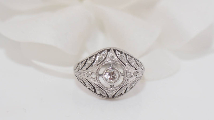 Bague Bague dôme  en or blanc et platine 58 Facettes 30675