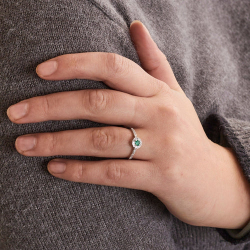 Bague 54 Bague or blanc Emeraude diamants 58 Facettes