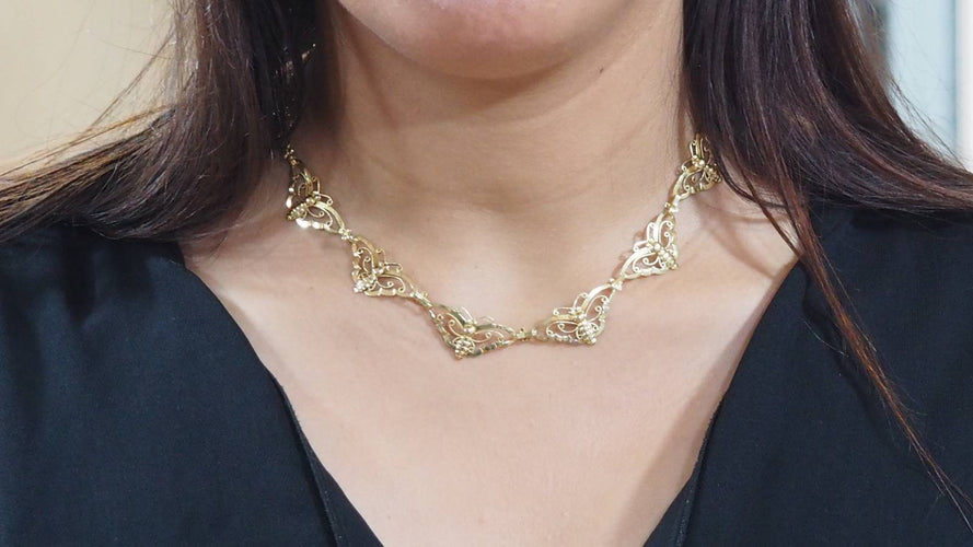Collier Collier ancien en or jaune aux Papillons 58 Facettes 31351