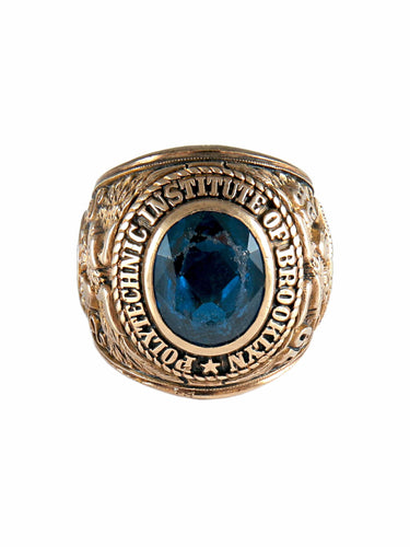 Bague Chevalière Université Américaine 58 Facettes