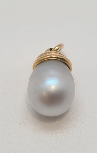 Pendentif Pendentif en Or jaune , perle de culture 58 Facettes