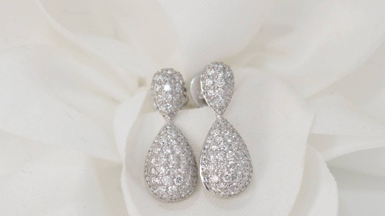 Boucles d'oreilles Pendants d'oreilles en or blanc et diamants 58 Facettes 32102