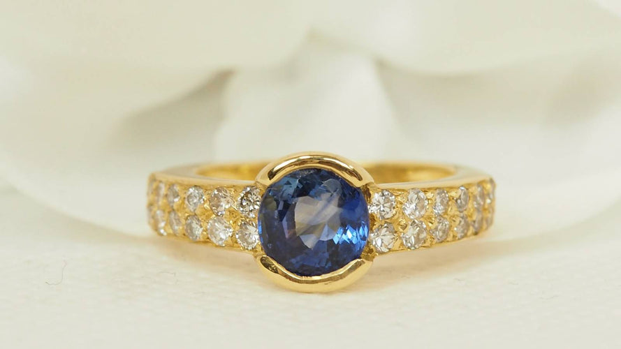 Bague Bague en or jaune, saphir de Ceylan et diamants 58 Facettes F4830