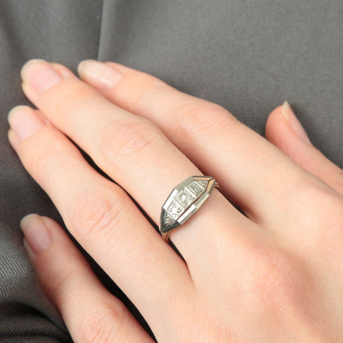 Bague 52 Bague jarretière Art Déco or blanc et diamant 58 Facettes