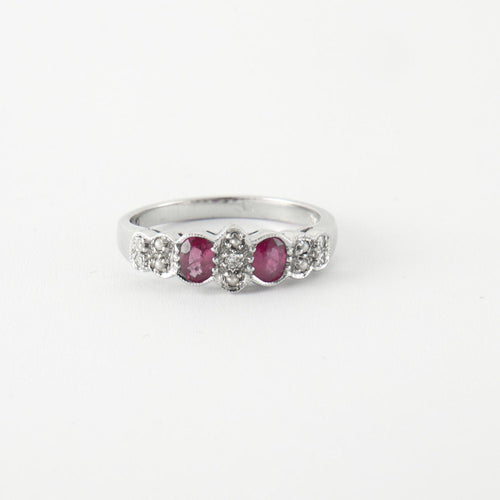 Bague 54 Bague Saphirs roses et éclats de diamants 58 Facettes