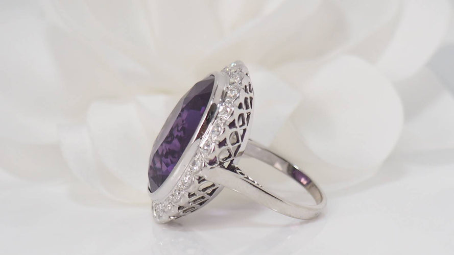 Bague Bague Pompadour or blanc et platine saphir violet et diamants 58 Facettes 31305