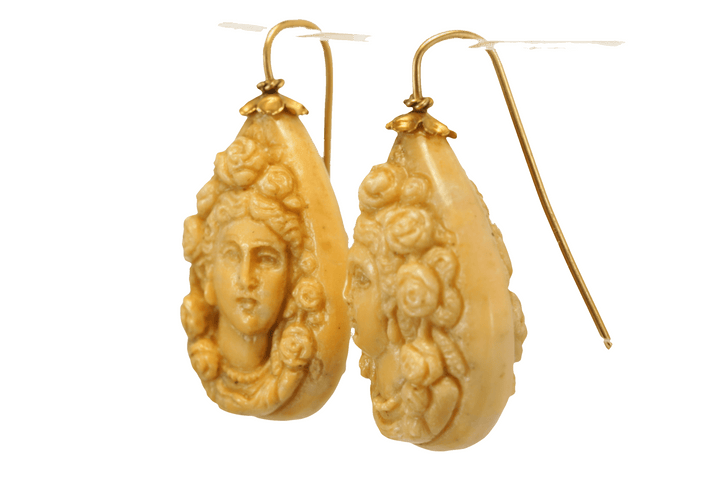 Boucles d'oreilles Boucles d'oreilles antiques en or camées de lave 58 Facettes 7438