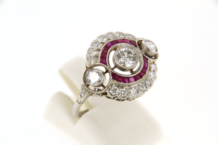 Bague Bague Art Deco, platine, diamants et rubis calibrés 58 Facettes 6268b
