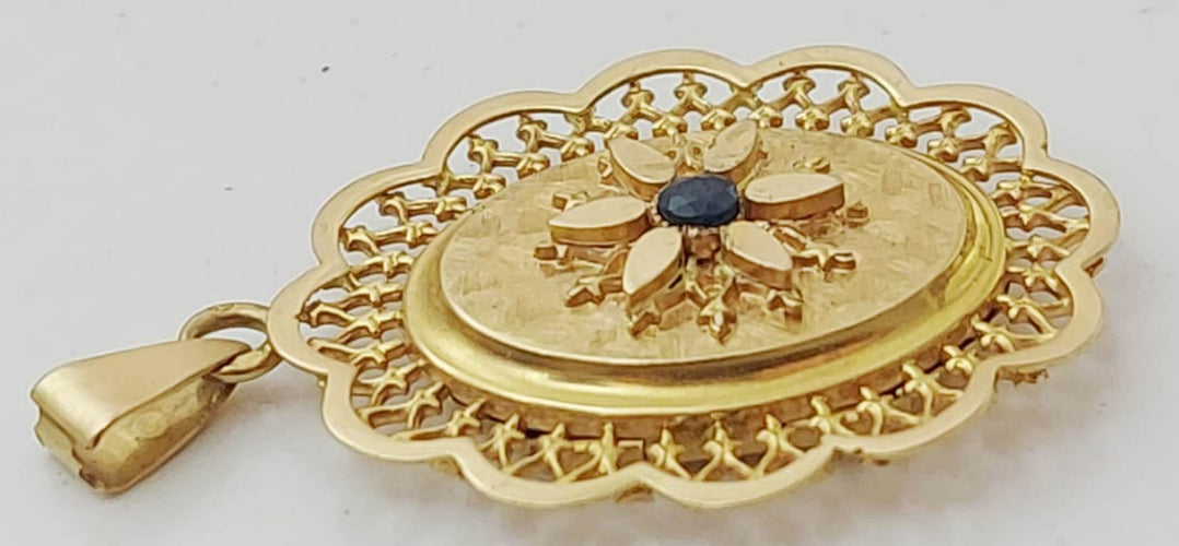 Pendentif Médaillon en or, saphir 58 Facettes