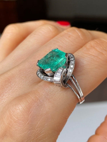 Bague 55 Bague en or blanc 18k sertie d’une émeraude et diamants 58 Facettes