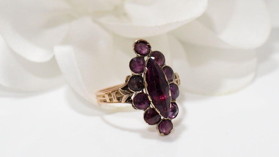 Bague 53 Bague marquise ancienne en or rose et grenats 58 Facettes 32066