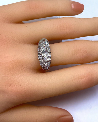 Bague 56 Bague en platine pavée de diamants. Epoque Art Deco. 58 Facettes AB265