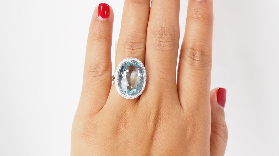 Bague Bague entourage or blanc aigue-marine diamants 58 Facettes 31615