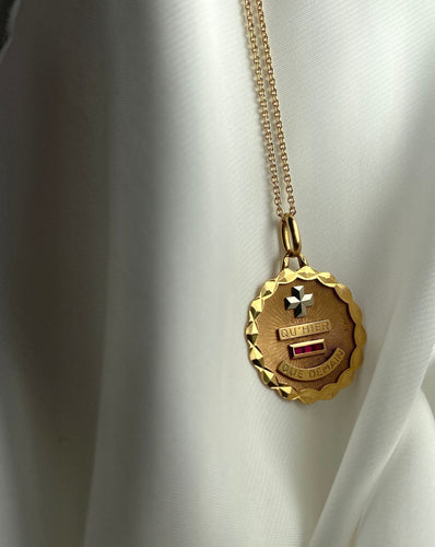 Pendentif Médaille Amour A. Augis Grand modèle 58 Facettes