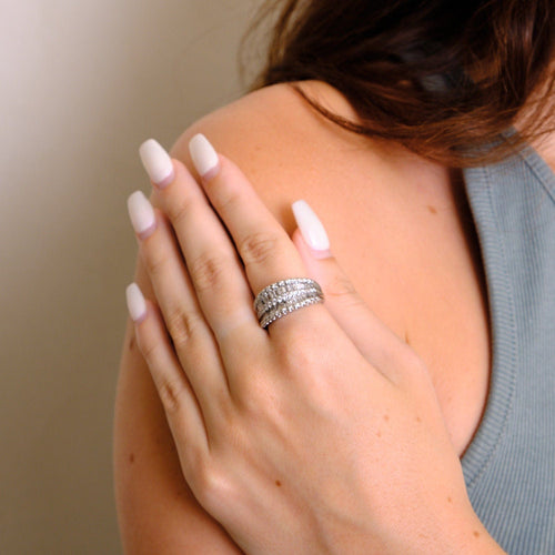 Bague 57 Bague bandeau or blanc et diamants 58 Facettes