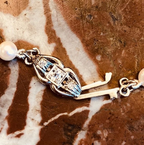 Collier Collier de perles de cultures blanches, fermoir diamants 58 Facettes