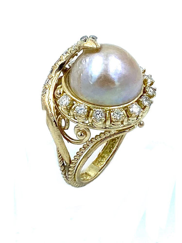 Bague Bague en or jaune, perle mabé et diamants 58 Facettes