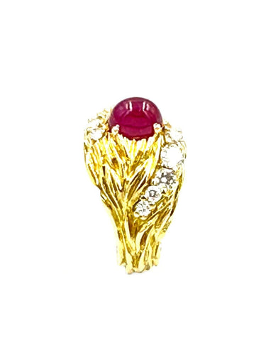 Bague 53 GILBERT ALBERT. Bague or jaune, rubis et diamants 58 Facettes